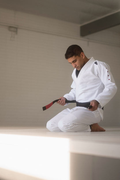 Gi | Adults | Totē | White