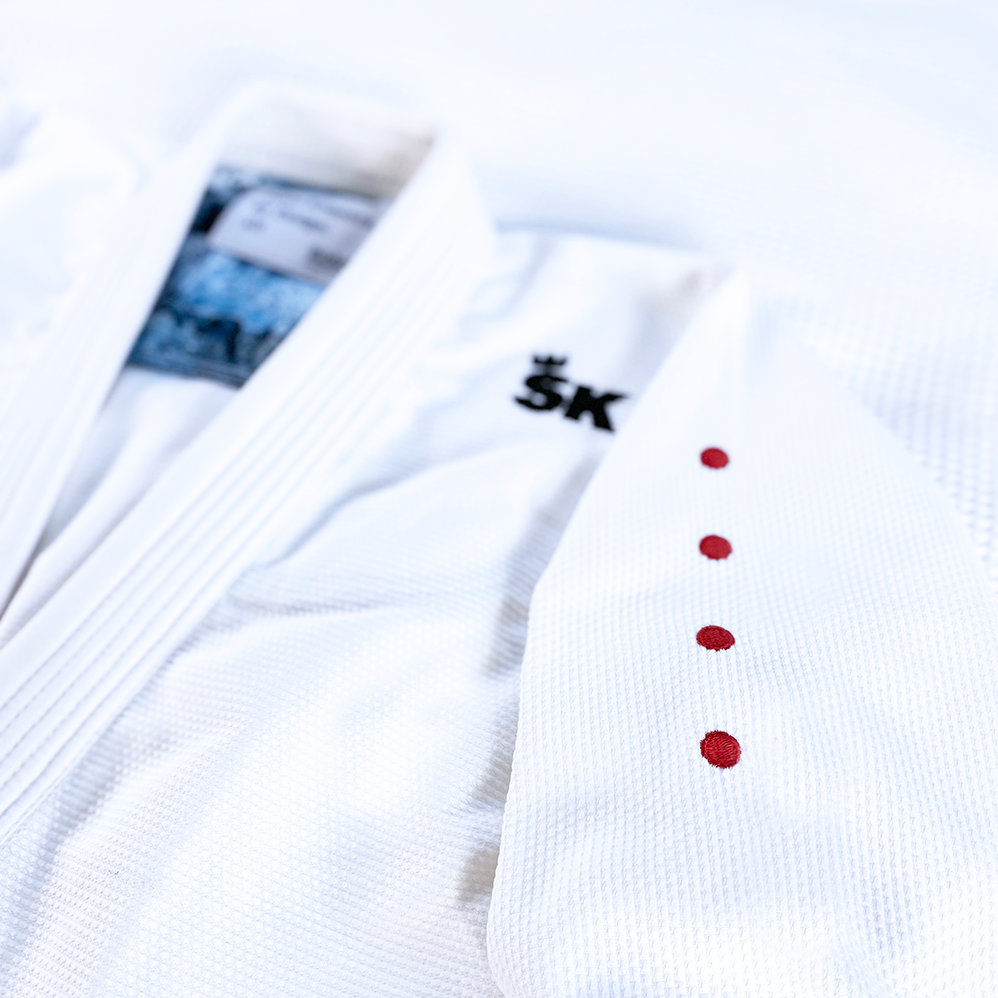 Gi | Adults | Totē | White