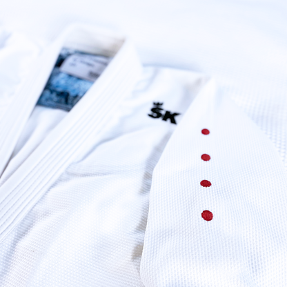 Gi | Adults | Totē | White